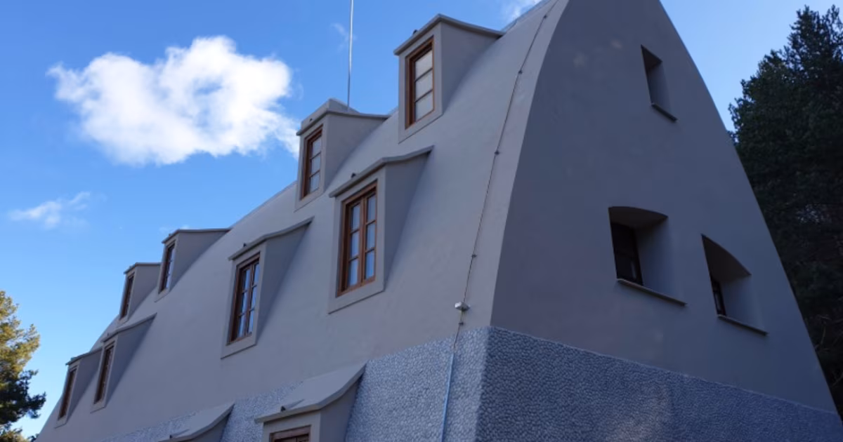 La casa de madera de Gaudí ya se puede visitar por dentro: fue construida como residencia de los mineros del carbón