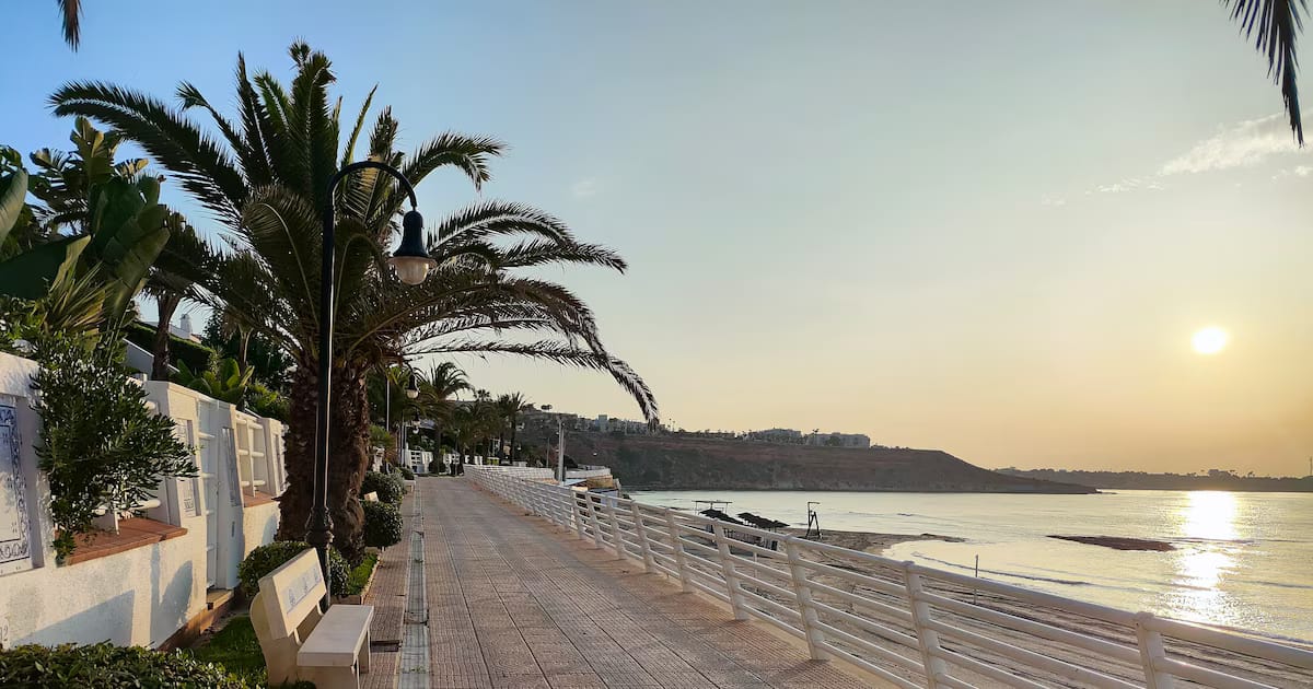 Un rincón de Alicante, pasado por alto por muchos, con playas que rivalizan con las de Altea