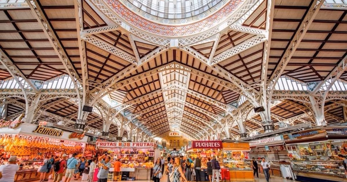 La «Catedral de la Gastronomía» de Valencia: un mercado modernista con una cúpula de 30 metros que sirve sabores de las mejores huertas de Valencia