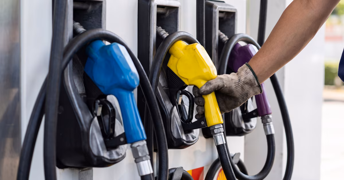 ¿Qué pasará con la gasolina? : El aumento de los precios mundiales del petróleo plantea dudas sobre los planes de rescate para los proveedores locales