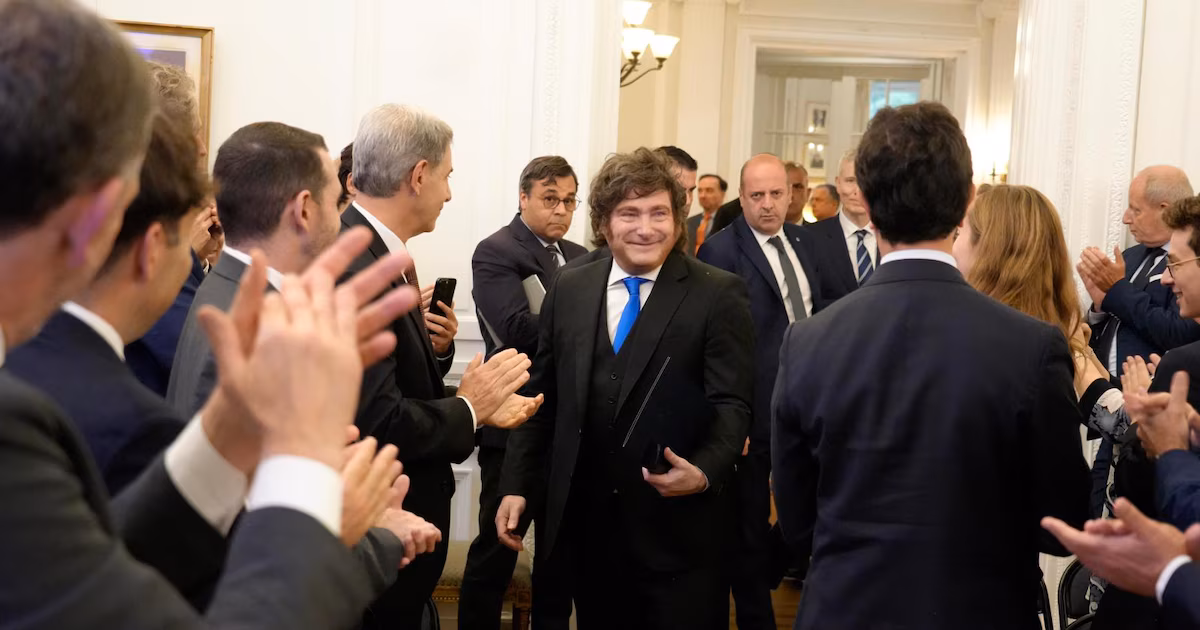 El gobierno mantiene una retórica dura en medio del debate sobre la deuda de los hogares y lo considera bueno para la imagen de Milley